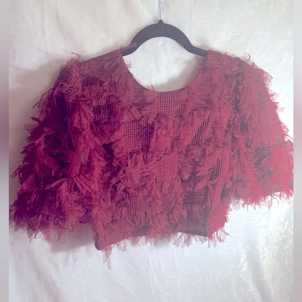 ENDLESS ROSE Gridded Mesh Feathered Cropped Top - Picture 6 of 9